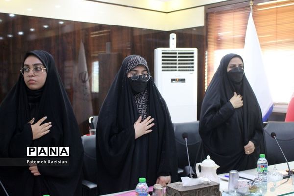 نشست هم‌اندیشی دانش‌آموزان تراز انقلاب اسلامی استان بوشهر