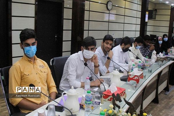 نشست هم‌اندیشی دانش‌آموزان تراز انقلاب اسلامی استان بوشهر