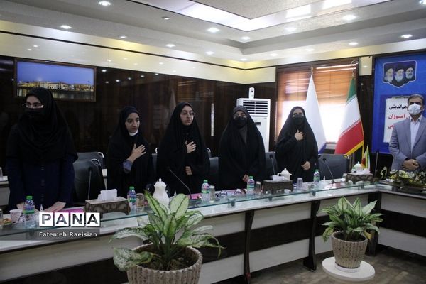 نشست هم‌اندیشی دانش‌آموزان تراز انقلاب اسلامی استان بوشهر