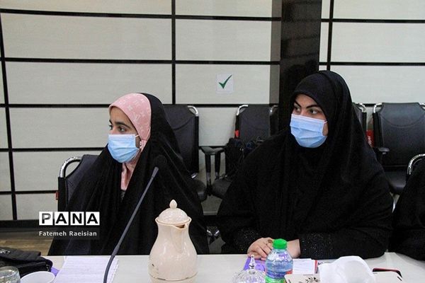 نشست هم‌اندیشی دانش‌آموزان تراز انقلاب اسلامی استان بوشهر