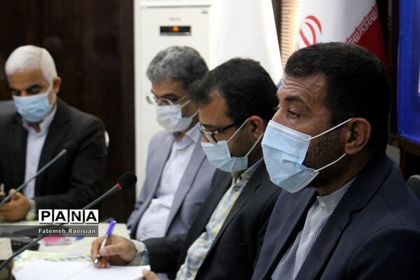 نشست هم‌اندیشی دانش‌آموزان تراز انقلاب اسلامی استان بوشهر