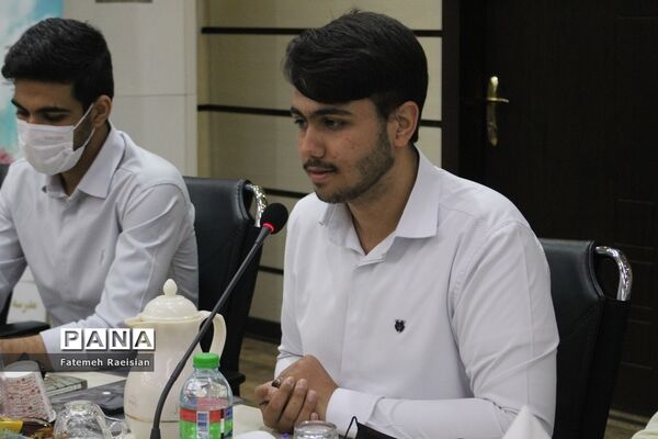 نشست هم‌اندیشی دانش‌آموزان تراز انقلاب اسلامی استان بوشهر