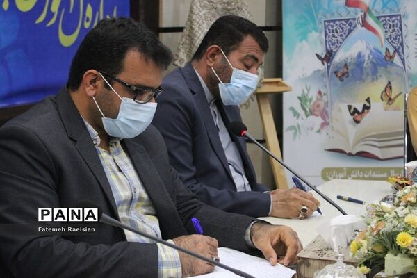 نشست هم‌اندیشی دانش‌آموزان تراز انقلاب اسلامی استان بوشهر