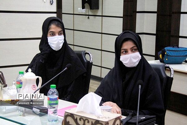 نشست هم‌اندیشی دانش‌آموزان تراز انقلاب اسلامی استان بوشهر