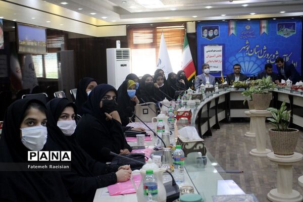 نشست هم‌اندیشی دانش‌آموزان تراز انقلاب اسلامی استان بوشهر