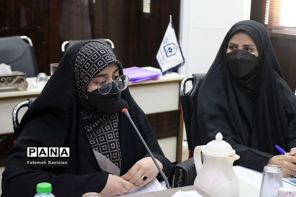 نشست هم‌اندیشی دانش‌آموزان تراز انقلاب اسلامی استان بوشهر