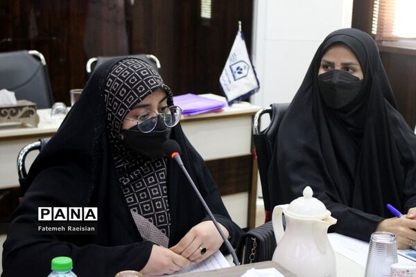 نشست هم‌اندیشی دانش‌آموزان تراز انقلاب اسلامی استان بوشهر