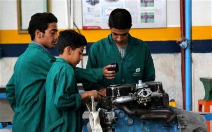 همه نهادها باید به کمک آموزش و پرورش بیایند و نیروی انسانی ماهر و خلاق تربیت کنند