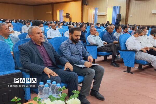 مراسم تجلیل از تلاشگران ماندگار ۳ در آموزش و پرورش امیدیه