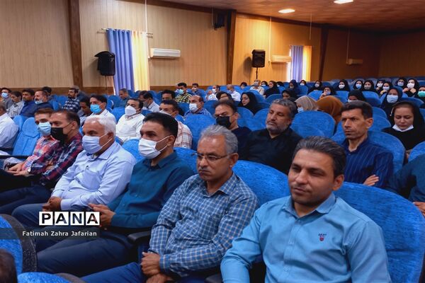 مراسم تجلیل از تلاشگران ماندگار ۳ در آموزش و پرورش امیدیه