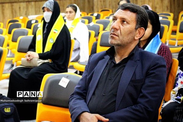 بازدید رئیس سازمان دانش‌آموزی کهگیلویه و بویراحمد از کلاس‌های خبرنگاری پایگاه‌های اوقات فراغت تابستان