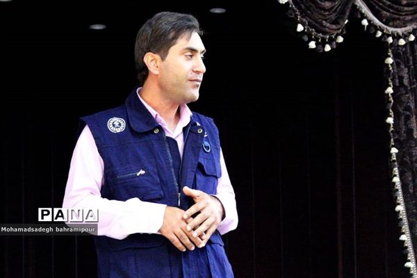 بازدید رئیس سازمان دانش‌آموزی کهگیلویه و بویراحمد از کلاس‌های خبرنگاری پایگاه‌های اوقات فراغت تابستان