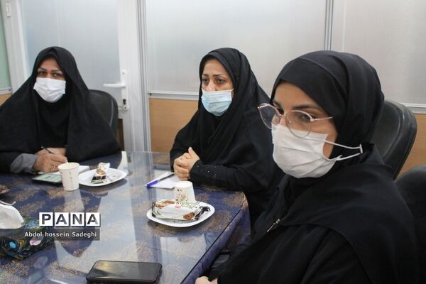 جلسه هم‌اندیشی مربیان و مدرسان پیشتاز سازمان دانش‌آموزی استان بوشهر