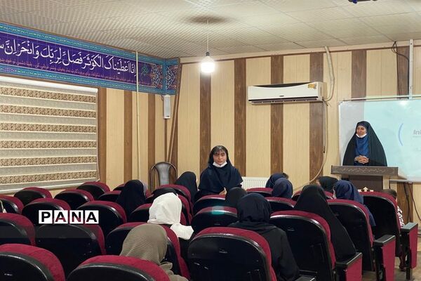 برگزاری کرسی آزاد اندیشی در دبیرستان فرزانگان ناحیه یک کرج