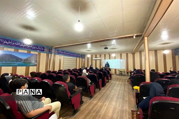 برگزاری کرسی آزاد اندیشی در دبیرستان فرزانگان ناحیه یک کرج