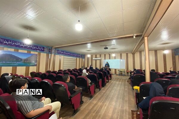 برگزاری کرسی آزاد اندیشی در دبیرستان فرزانگان ناحیه یک کرج