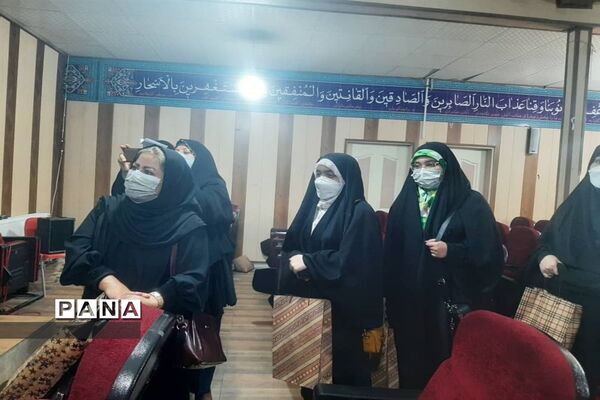 برگزاری کرسی آزاد اندیشی در دبیرستان فرزانگان ناحیه یک کرج