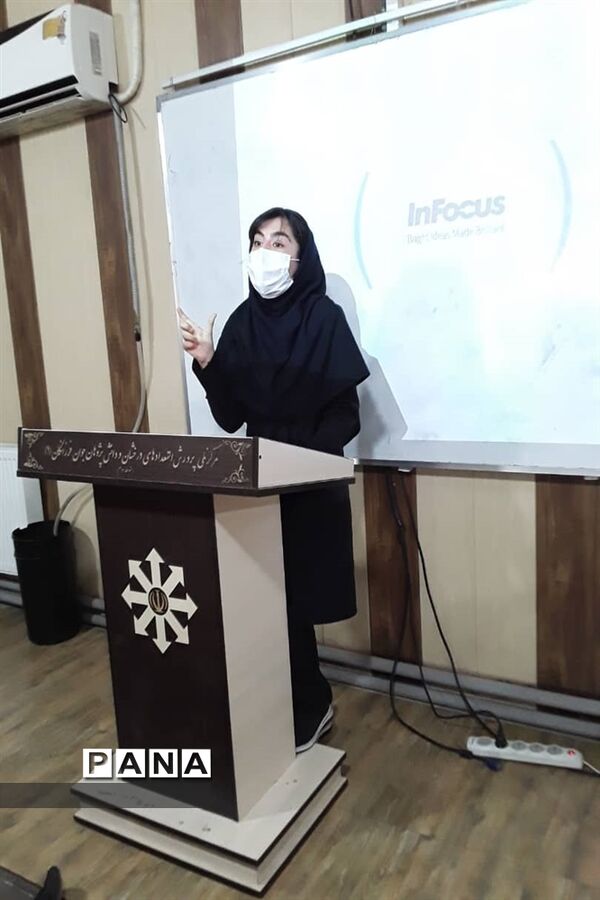 برگزاری کرسی آزاد اندیشی در دبیرستان فرزانگان ناحیه یک کرج