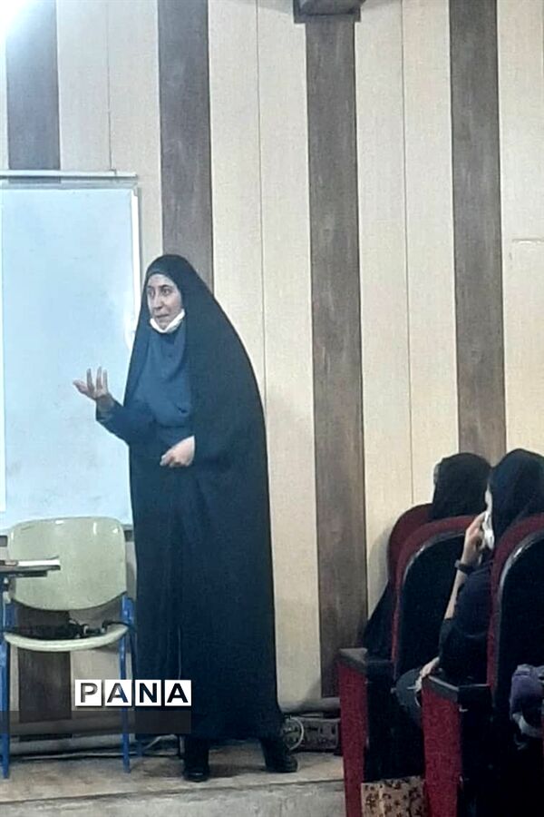 برگزاری کرسی آزاد اندیشی در دبیرستان فرزانگان ناحیه یک کرج