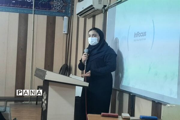 برگزاری کرسی آزاد اندیشی در دبیرستان فرزانگان ناحیه یک کرج