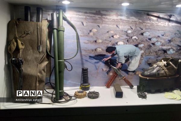 بازدید دانش‌آموزان منطقه ۱۳ در سالروز عملیات افتخار آفرین مرصاد از موزه ملی دفاع مقدس