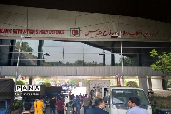 بازدید دانش‌آموزان منطقه ۱۳ در سالروز عملیات افتخار آفرین مرصاد از موزه ملی دفاع مقدس