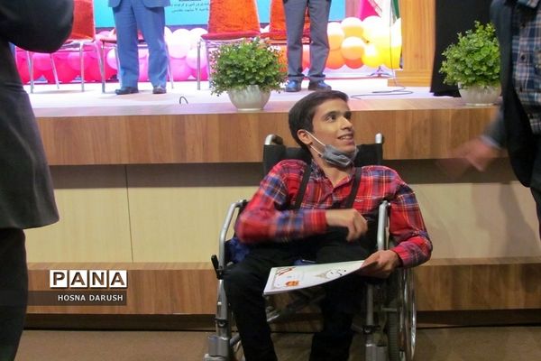 آیین اختتامیه چهلمین جشنواره فرهنگی و هنری دانش آموزان ناحیه۷مشهدمقدس