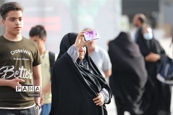 اهتزاز ابر پرچم متبرک شده در میدان امام حسین