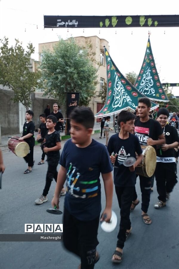 مراسم آیینی پرچم بدستان و بیرق‌داران ندای محرم نوش‌آباد