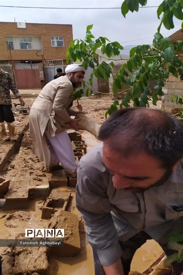 امداد‌رسانی به مردم سیل‌زده روستای بارده شهرستان بن