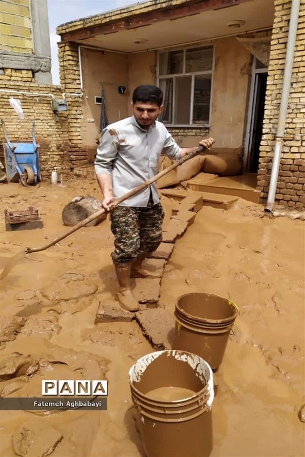 امداد‌رسانی به مردم سیل‌زده روستای بارده شهرستان بن