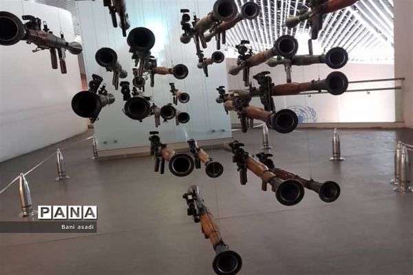 بازدید دانش‌آموزان دختر منطقه ۱۳  از موزه ملی دفاع مقدس