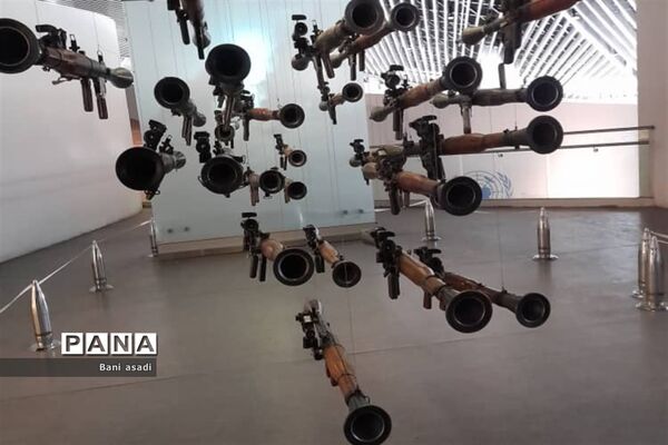 بازدید دانش‌آموزان دختر منطقه ۱۳  از موزه ملی دفاع مقدس