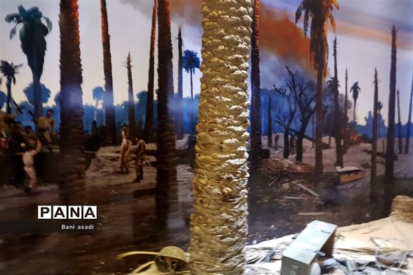 بازدید دانش‌آموزان دختر منطقه ۱۳  از موزه ملی دفاع مقدس