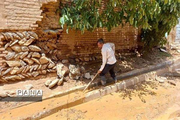 امدادرسانی فرهنگیان شهرستان‌های بن و سامان به سیل زدگان بارده