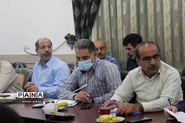 نشست مدیران مدارس متوسطه اول در گلوگاه