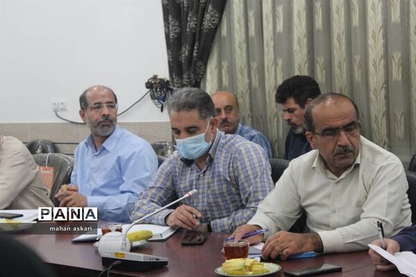 نشست مدیران مدارس متوسطه اول در گلوگاه