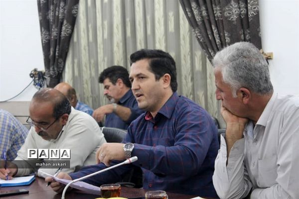 نشست مدیران مدارس متوسطه اول در گلوگاه