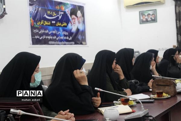 نشست مدیران مدارس متوسطه اول در گلوگاه