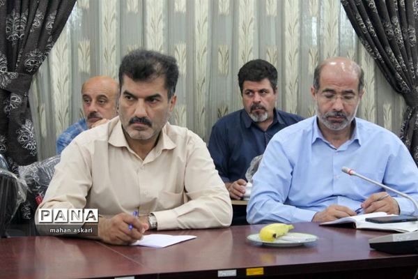 نشست مدیران مدارس متوسطه اول در گلوگاه