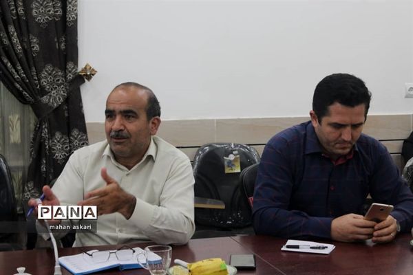 نشست مدیران مدارس متوسطه اول در گلوگاه