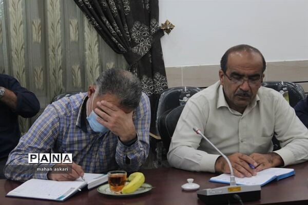 نشست مدیران مدارس متوسطه اول در گلوگاه