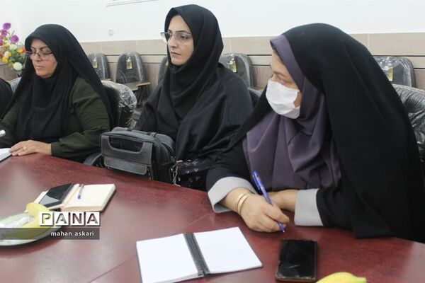 نشست مدیران مدارس متوسطه اول در گلوگاه