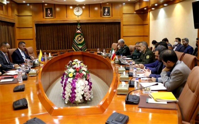 دیدار وزیر حمل و نقل ونزوئلا با وزیر دفاع و پشتیبانی نیروهای مسلح