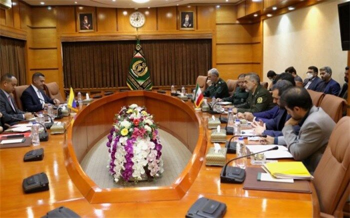 دیدار وزیر حمل و نقل ونزوئلا با وزیر دفاع و پشتیبانی نیروهای مسلح