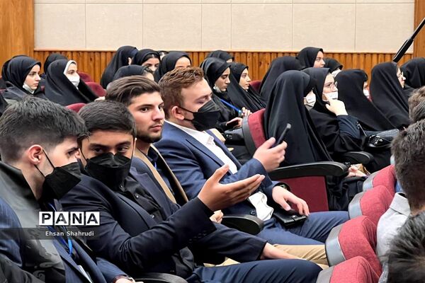 حضور نمایندگان سیستان و بلوچستان در مراسم اختتامیه دهمین دوره مجلس دانش آموزی کشور