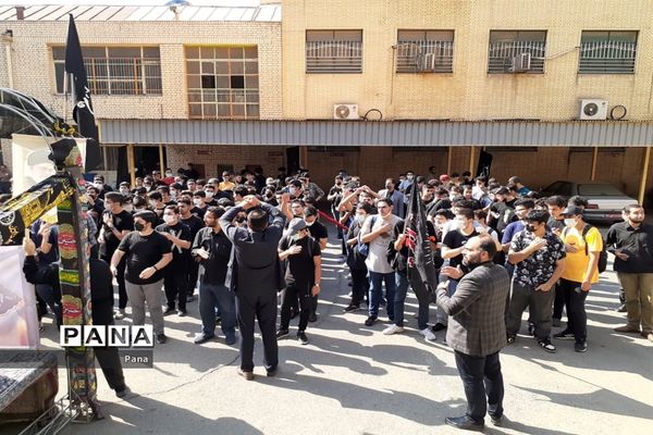 حضور دانش‌آموزان عزادار حسینی در اداره آموزش و پرورش منطقه ۶