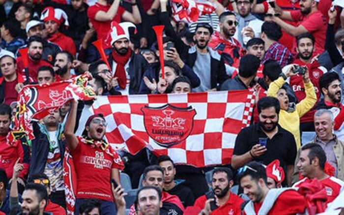 حضور ۲۰۰۰ هوادار زن در بازی استقلال - سپاهان!؟