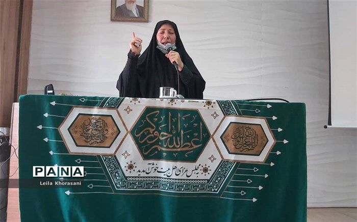 دختران بانوی بهشت به بزرگداشت مقام دختر سه ساله بهشتی نشستند