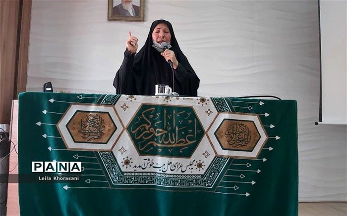 دختران بانوی بهشت به بزرگداشت مقام دختر سه ساله بهشتی نشستند